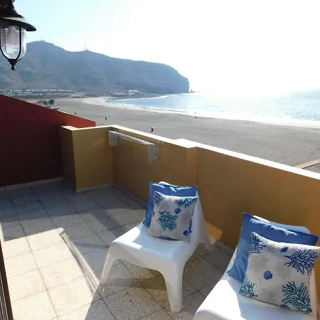 Sol Y Mar Atico 公寓